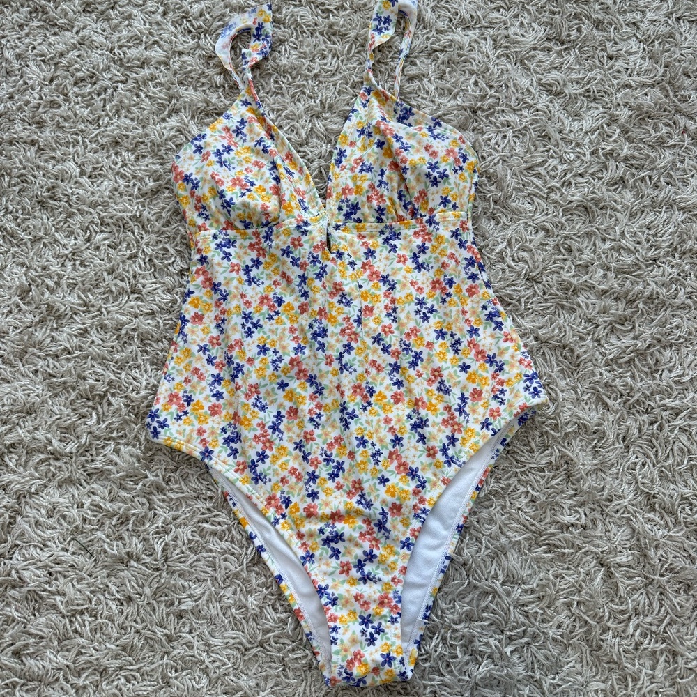 Womens Shade and Shore Floral One Piece Swimsuit Medium (8-10)